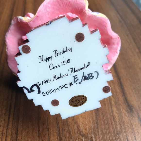 Vintage Madame Alexander "Happy Birthday" Figurine 1999 Numbered Limited Edition - Picture 4 of 15